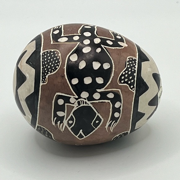 African Folk Art Kenya LIZARD Hand Carved Painted Stone Egg Vintage - Picture 2 of 9